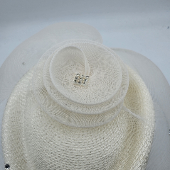 Vintage Pillbox Hat with Netting and Rhinestones - Picture 14 of 16